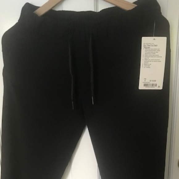 Lulemon Black on the Fly Pants for travel - Picture 4 of 4
